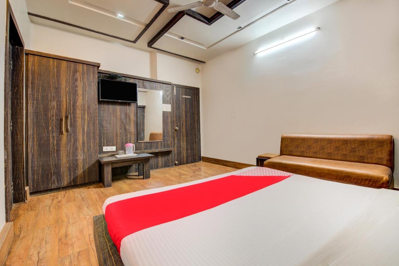 Hotel Vaccinated Staff - Oyo 6644 Rittika Mansion Kolkata