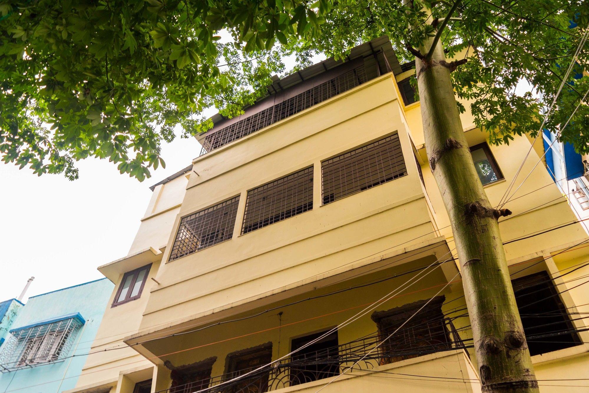 Vaccinated Staff - Oyo 6644 Rittika Mansion 3* Kolkata
